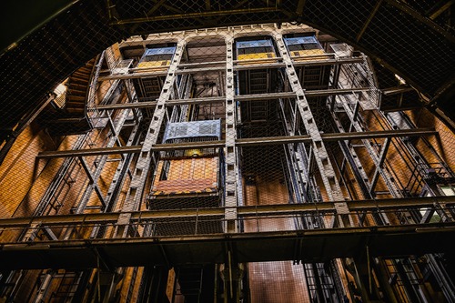 Elevator-5001019 1920